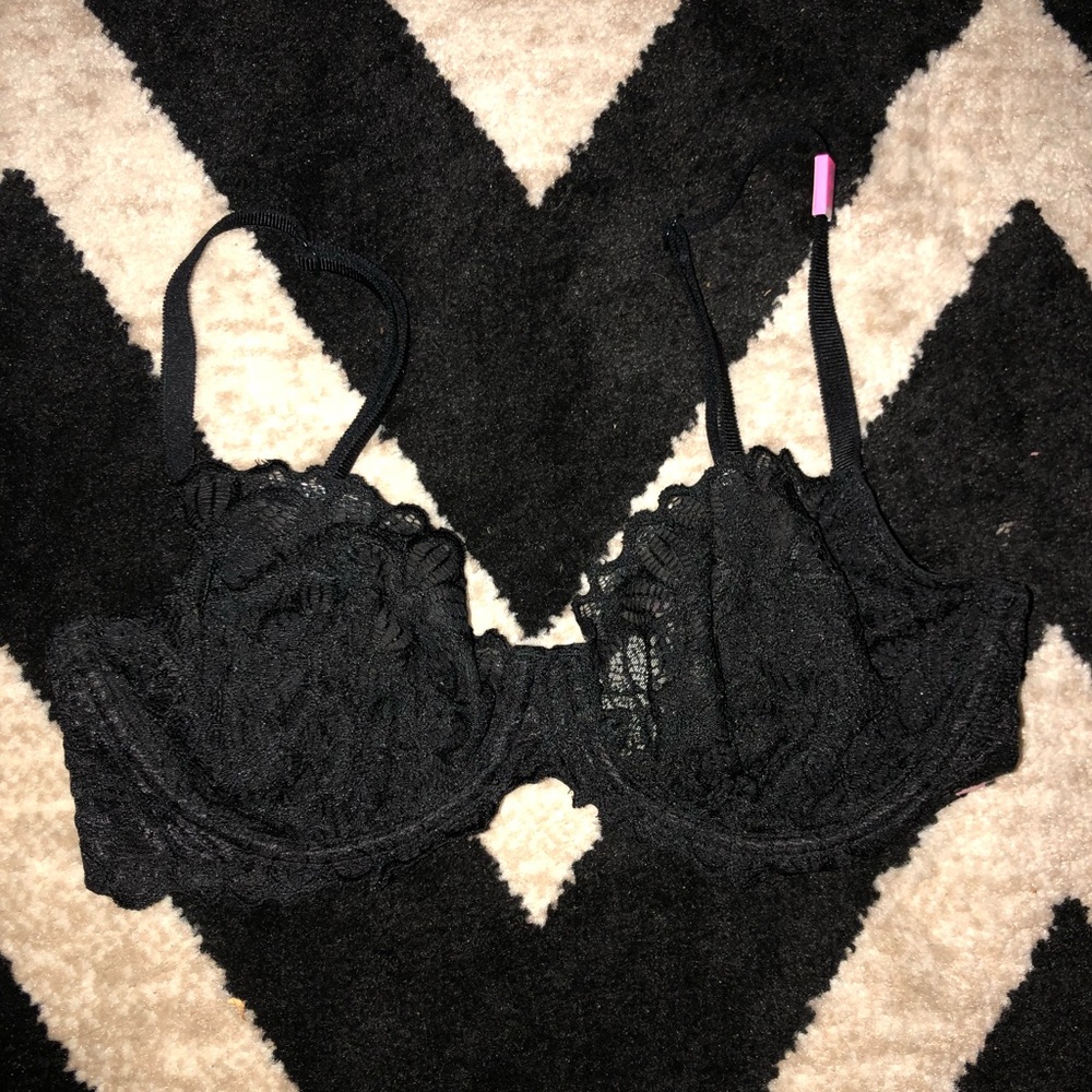Victoria’s Secret black lace bra